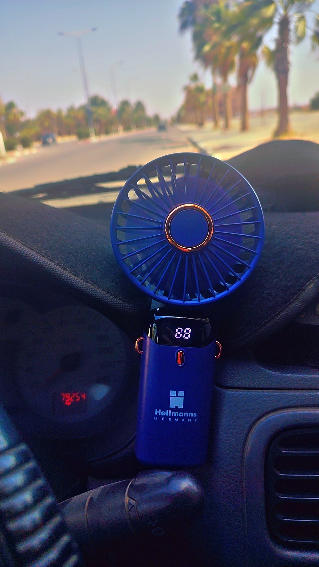 Mini Ventilateur Portable USB-C 5 Vitesses | Écran LED 100% + Support Téléphone 2-en-1